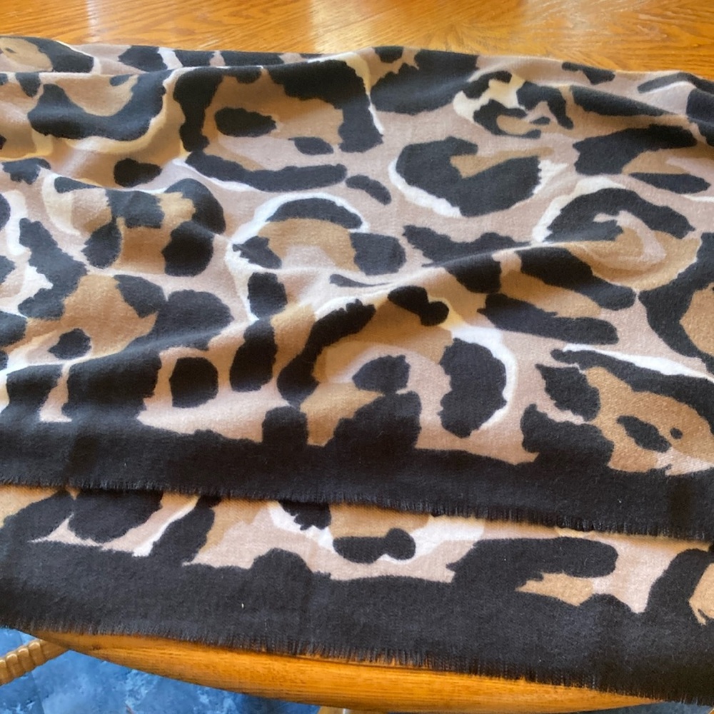 2 Chic animal print black wrap